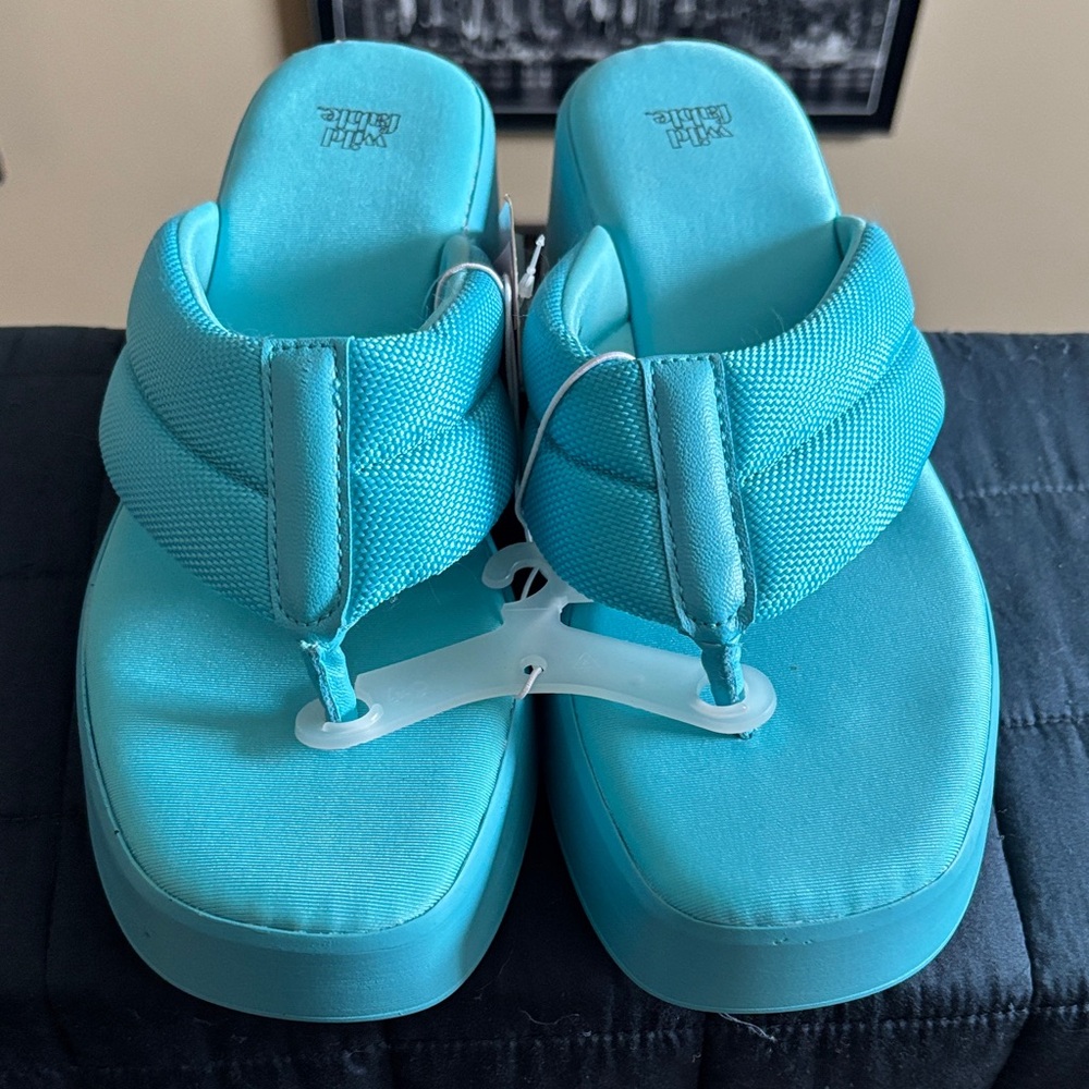 Wild Fable NWT Size 9 Teal Memory Foam Platform Sandals